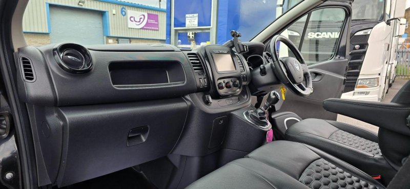 VAUXHALL VIVARO
