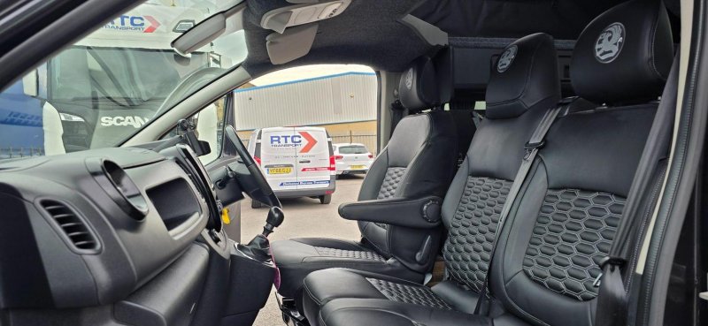 VAUXHALL VIVARO
