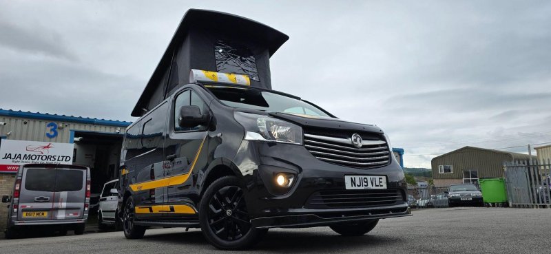 VAUXHALL VIVARO