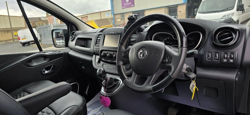 VAUXHALL VIVARO