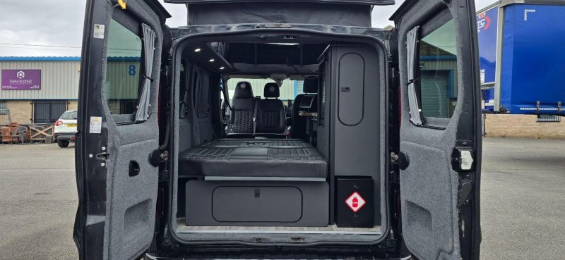 VAUXHALL VIVARO