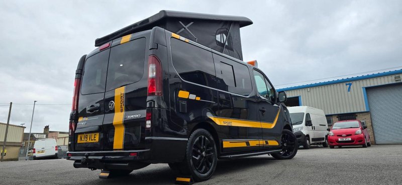 VAUXHALL VIVARO