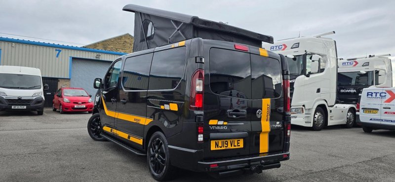 VAUXHALL VIVARO