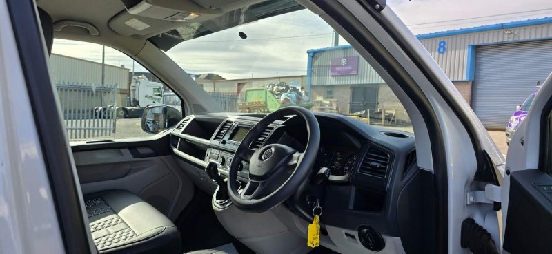 VOLKSWAGEN TRANSPORTER