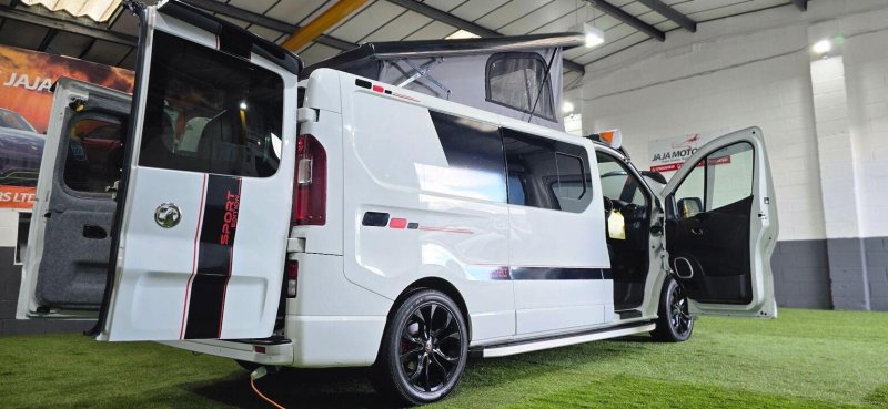 VAUXHALL VIVARO