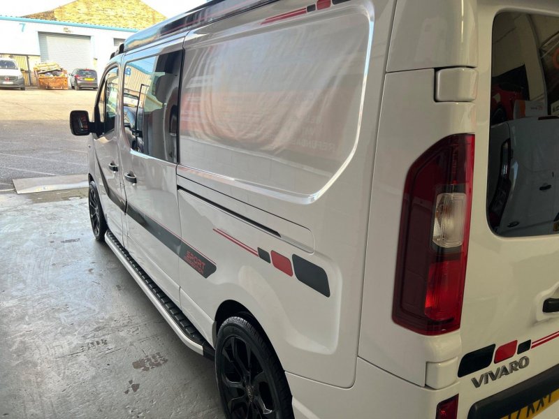 VAUXHALL VIVARO