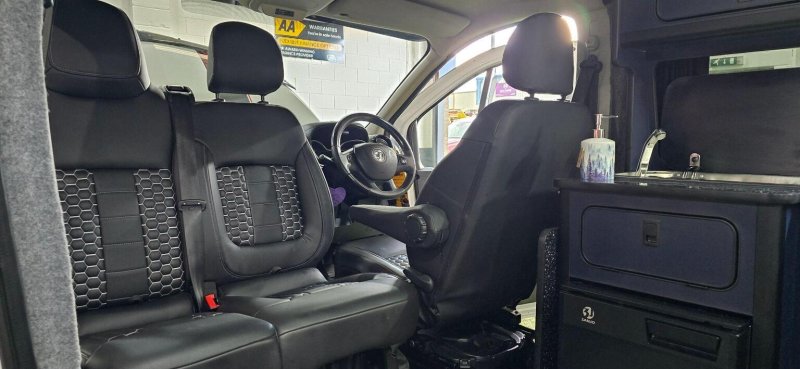 VAUXHALL VIVARO