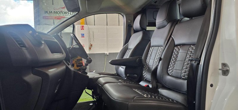 VAUXHALL VIVARO