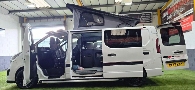 VAUXHALL VIVARO