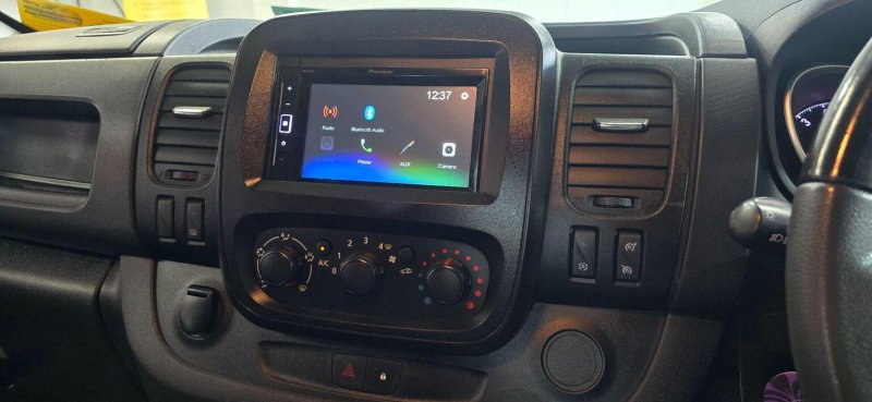VAUXHALL VIVARO