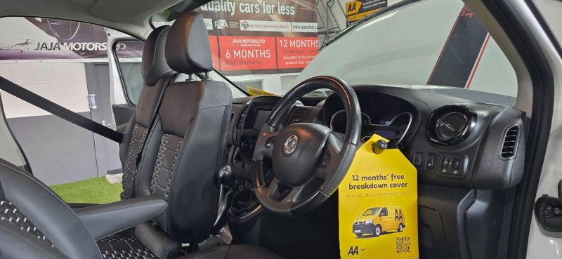 VAUXHALL VIVARO