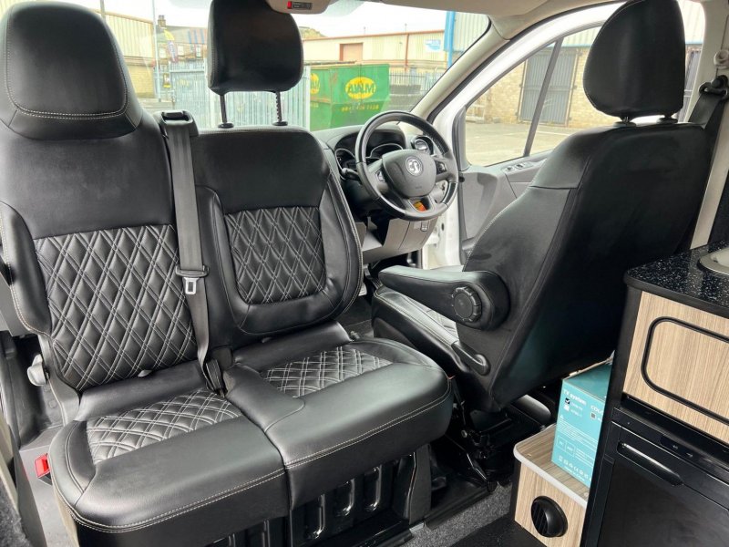 VAUXHALL VIVARO