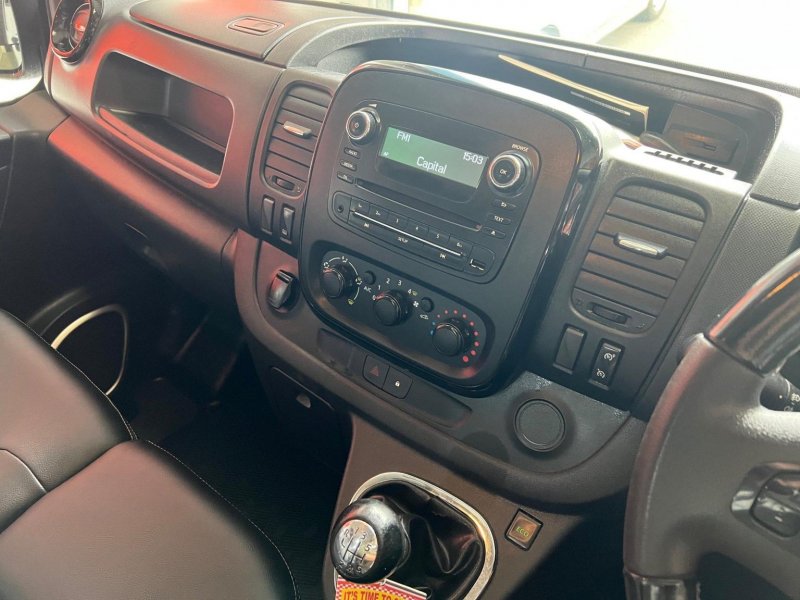 VAUXHALL VIVARO