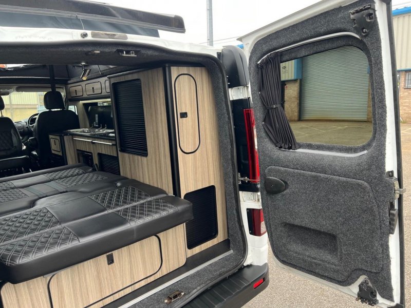 VAUXHALL VIVARO