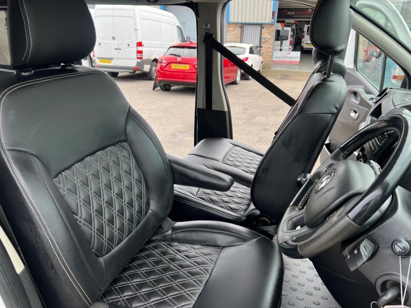 VAUXHALL VIVARO