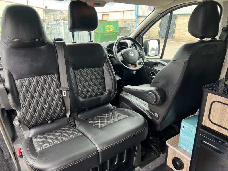 VAUXHALL VIVARO