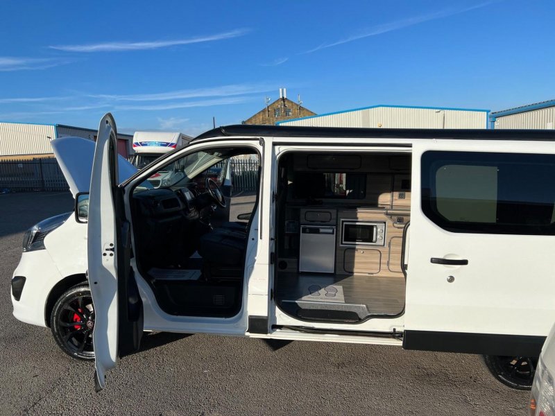 VAUXHALL VIVARO
