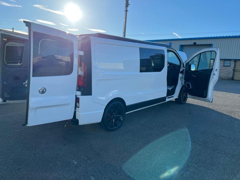 VAUXHALL VIVARO