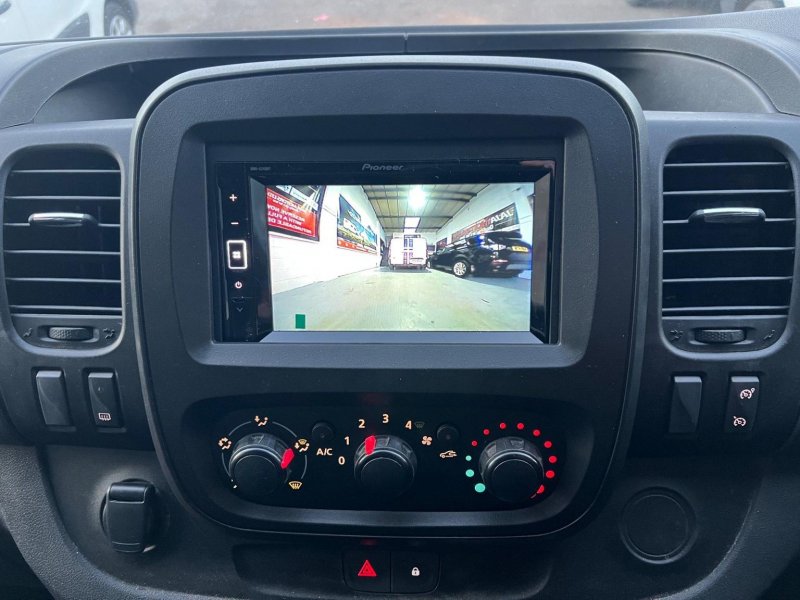 VAUXHALL VIVARO