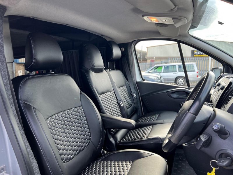 VAUXHALL VIVARO