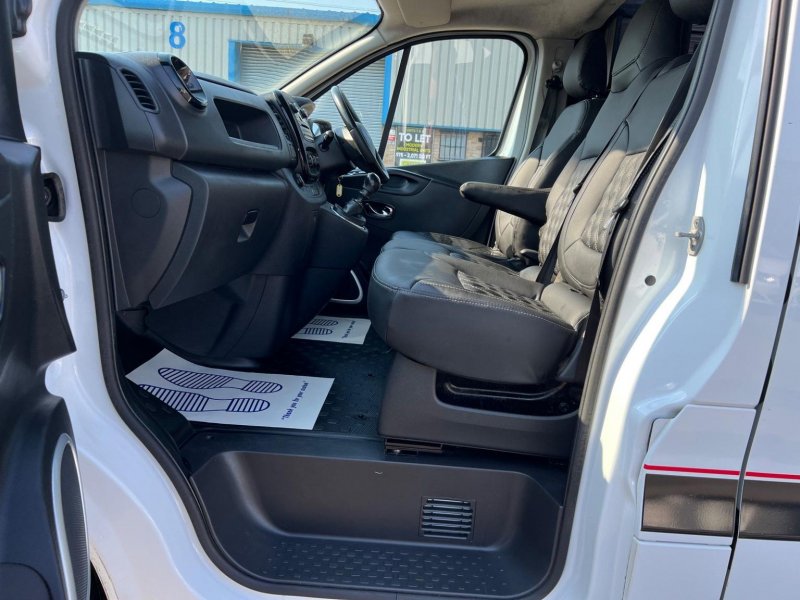 VAUXHALL VIVARO