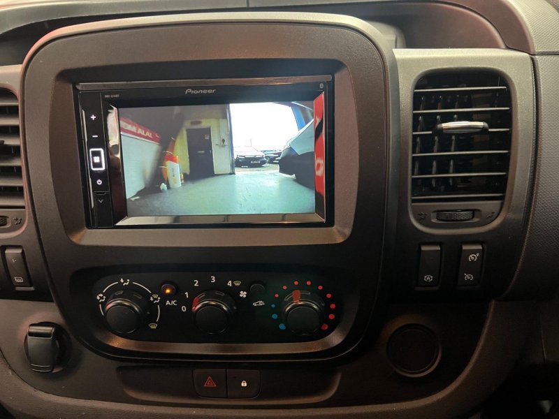 VAUXHALL VIVARO