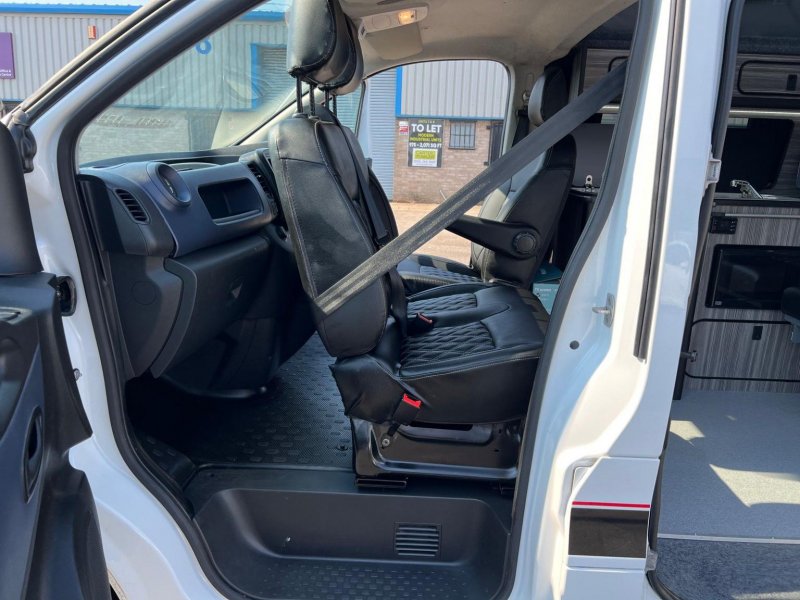 VAUXHALL VIVARO