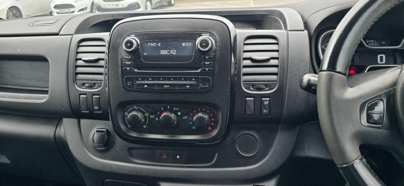 VAUXHALL VIVARO