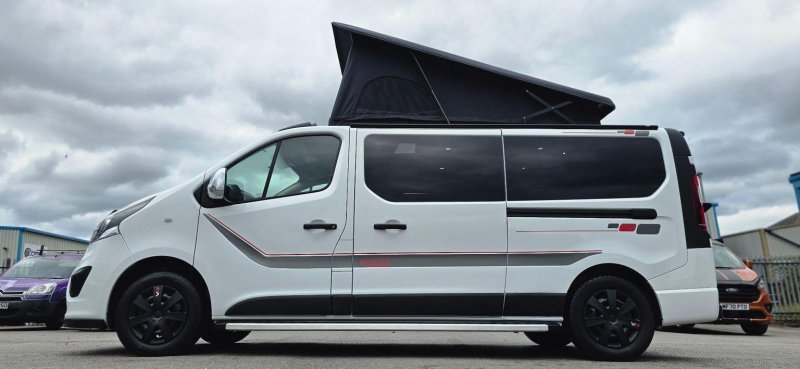 VAUXHALL VIVARO