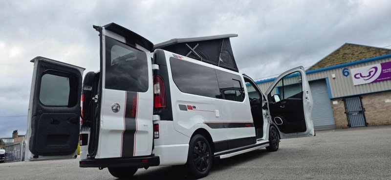 VAUXHALL VIVARO