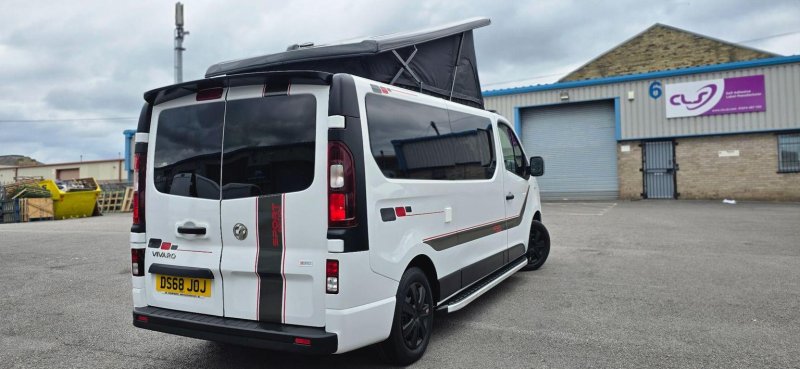 VAUXHALL VIVARO