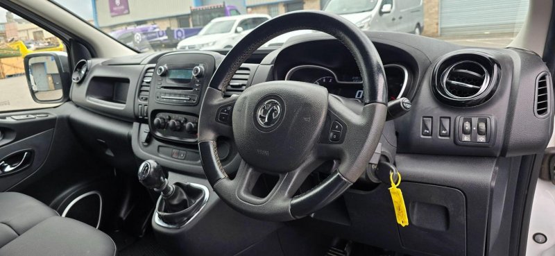 VAUXHALL VIVARO
