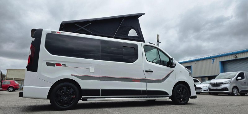 VAUXHALL VIVARO