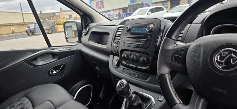 VAUXHALL VIVARO