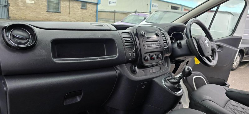 VAUXHALL VIVARO