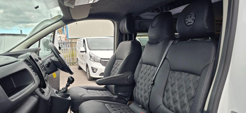 VAUXHALL VIVARO