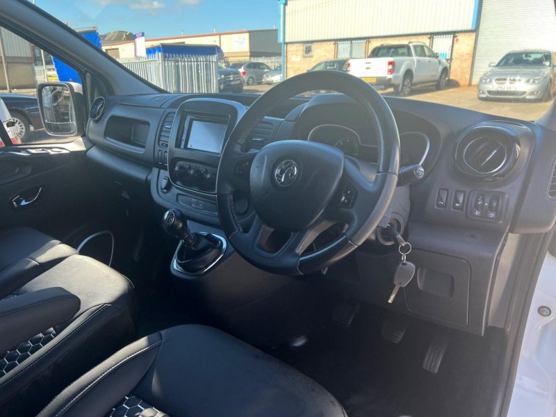 VAUXHALL VIVARO