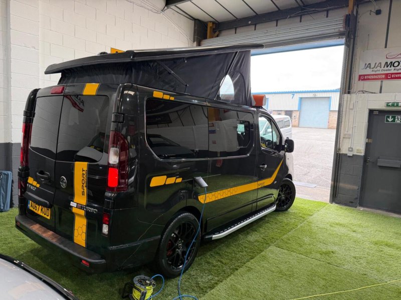 VAUXHALL VIVARO