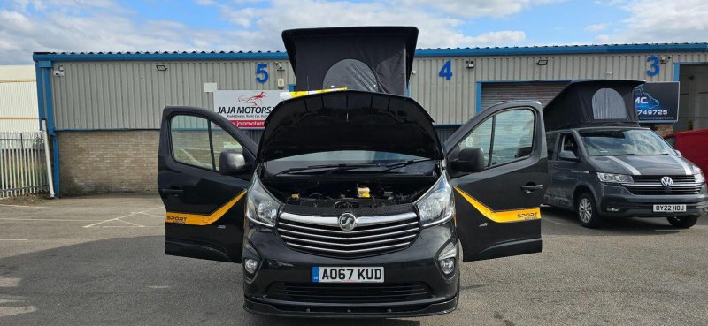 VAUXHALL VIVARO