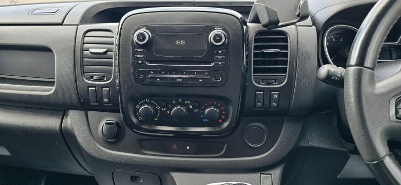 VAUXHALL VIVARO