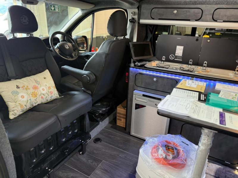 VAUXHALL VIVARO