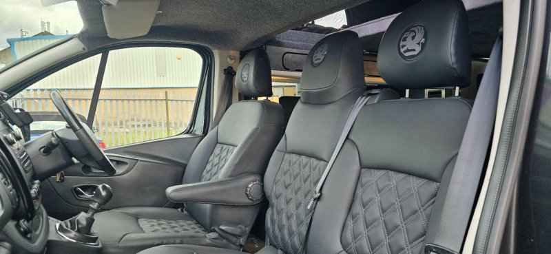 VAUXHALL VIVARO