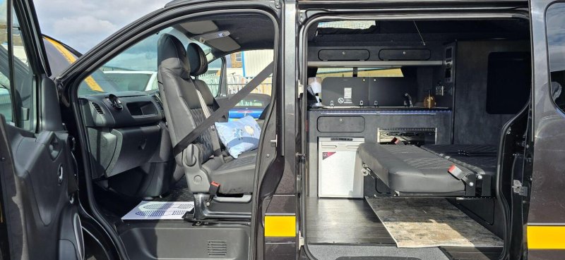 VAUXHALL VIVARO
