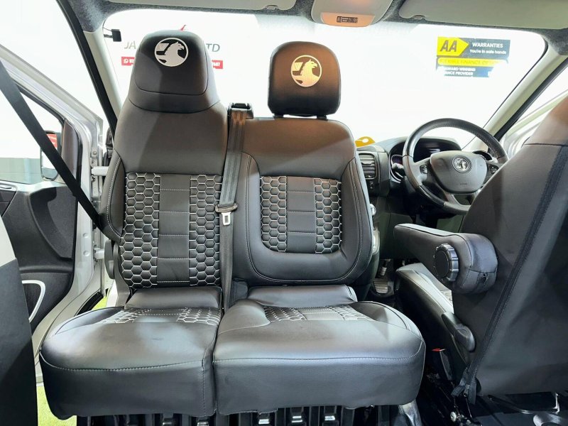 VAUXHALL VIVARO