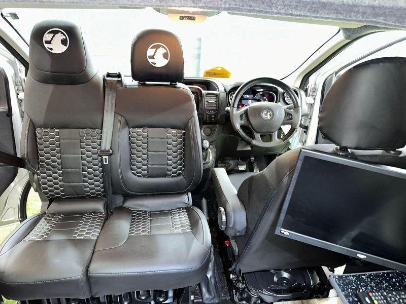 VAUXHALL VIVARO