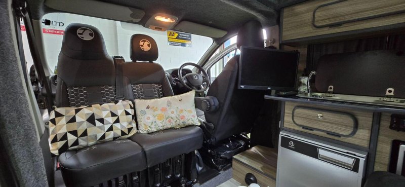 VAUXHALL VIVARO