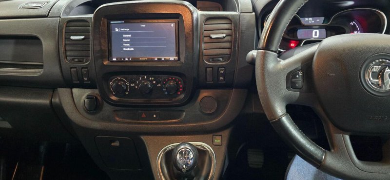 VAUXHALL VIVARO
