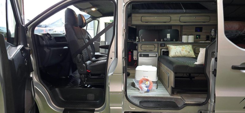 VAUXHALL VIVARO
