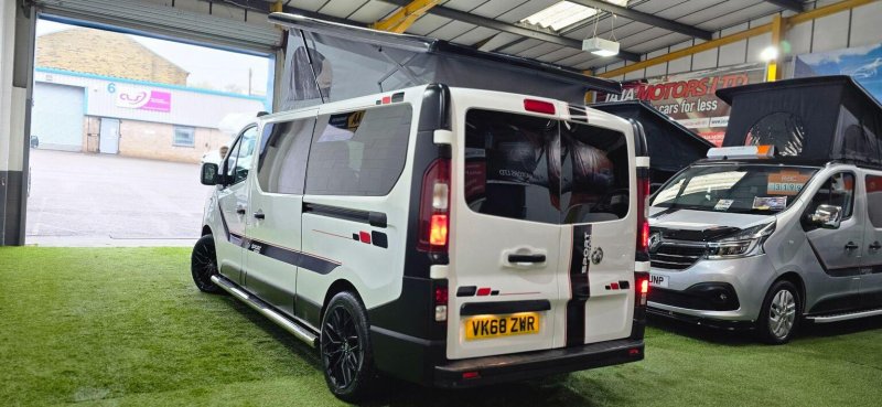 VAUXHALL VIVARO
