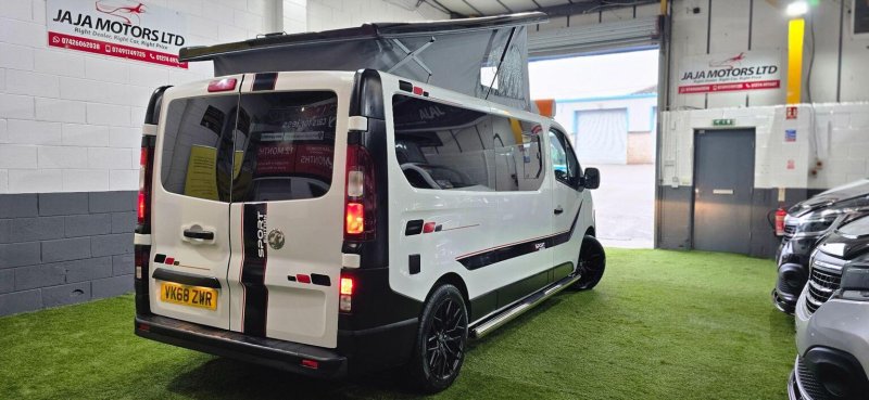 VAUXHALL VIVARO
